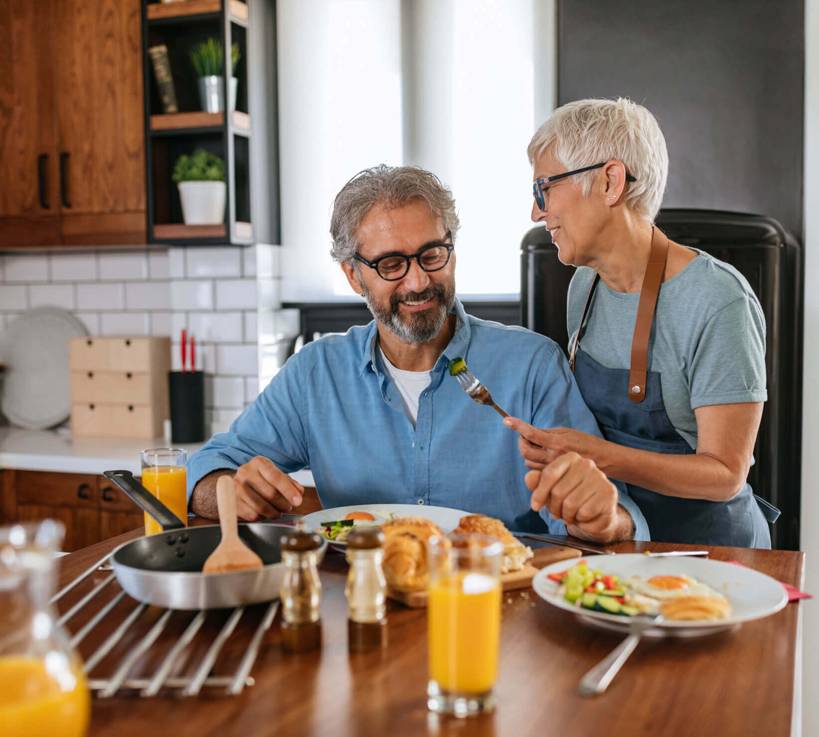 couple eating